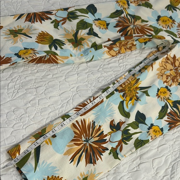 Vibrant Floral Cropped Trousers with Tie Waist - Picture 8 of 9